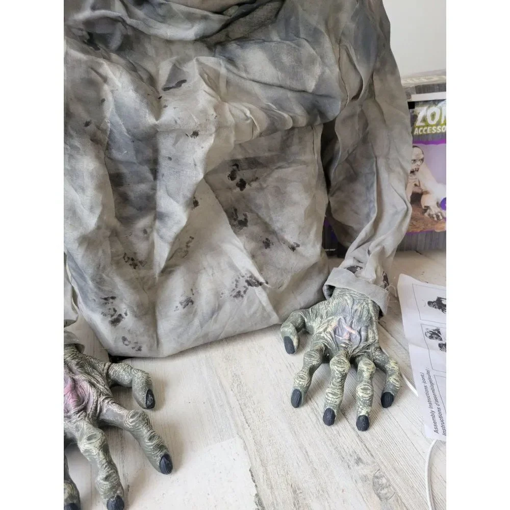 Seasonal belching zombie fogger animated Halloween prop‎ groundbreaker decor